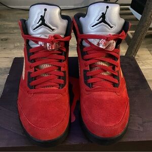 Jordan retro 5 raging bulls men Size 9. Used